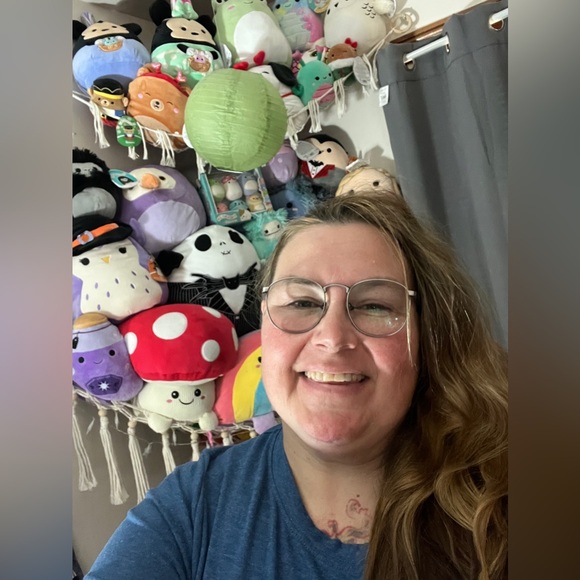 Welcome to Second Chance Alley! I know you will enjoy my fun and funky closet. - Picture 12 of 16